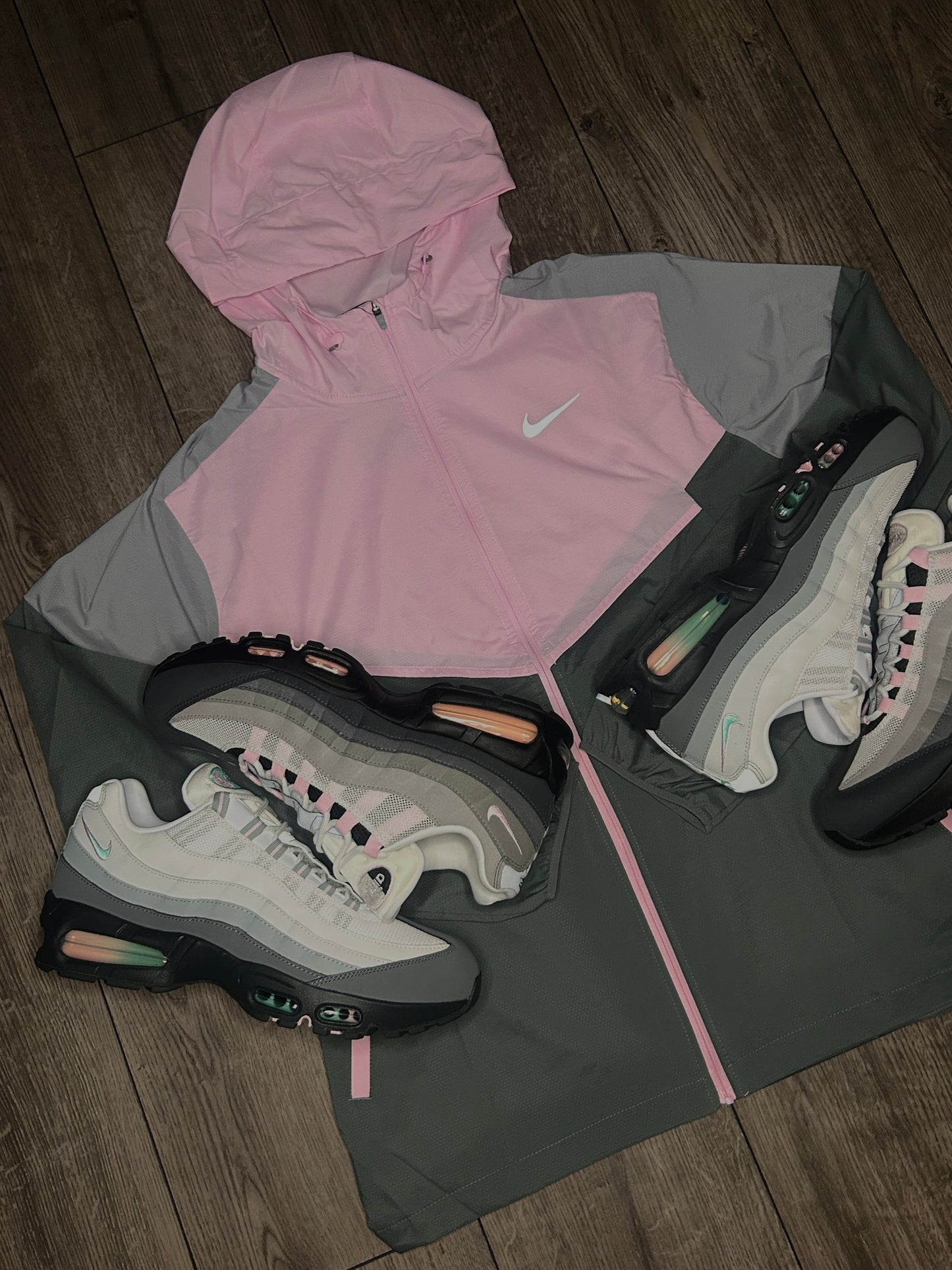 Nike Windrunner Pink Foam