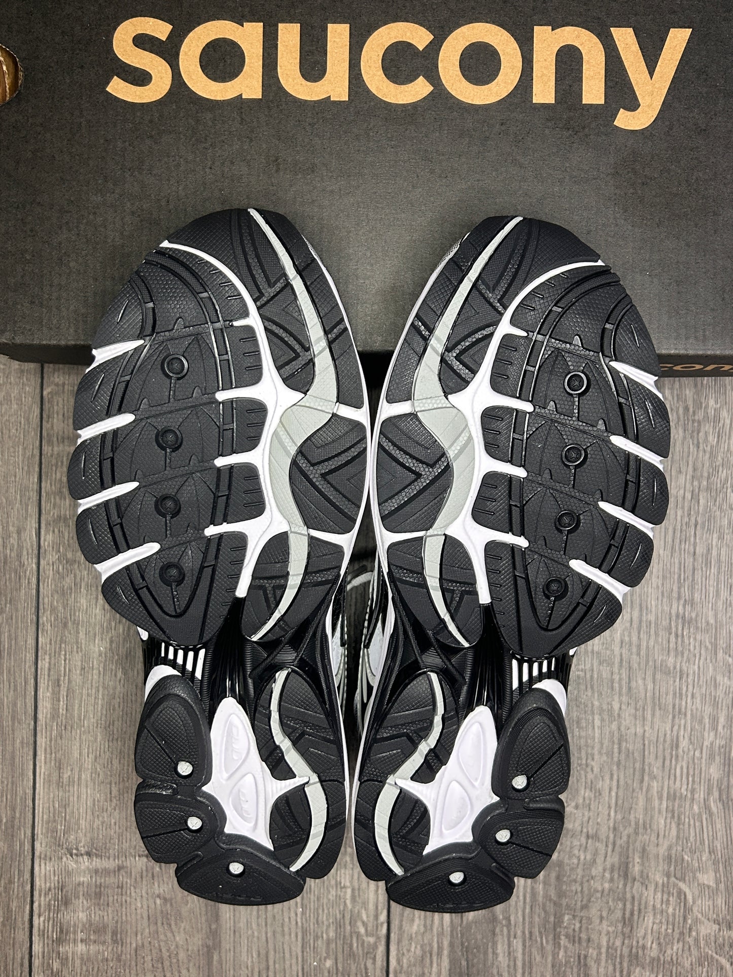Saucony Pro Grid Omni 9 Black/White