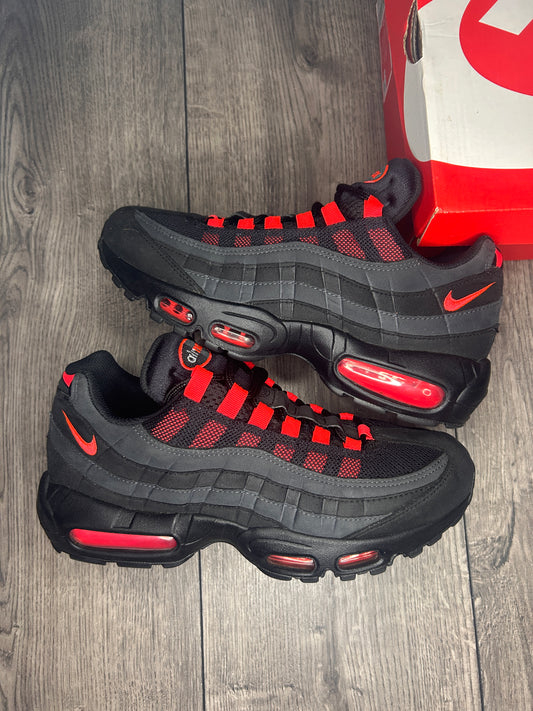 Nike Air Max 95 Hyper Crimson Used